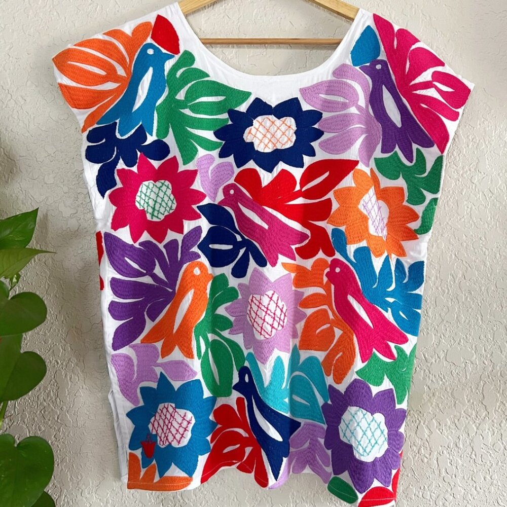 J. Marie Maya Colorful Embroidered Top Size Medium